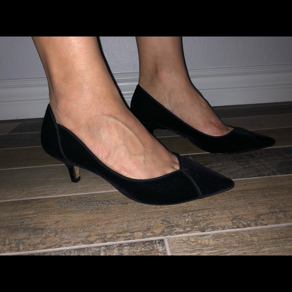 NWOT Adrianna Pappell Velvet Kitten Heels
